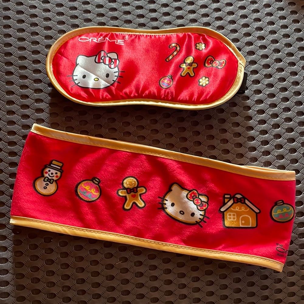 Hello Kitty getting ready for Beauty Rest Set